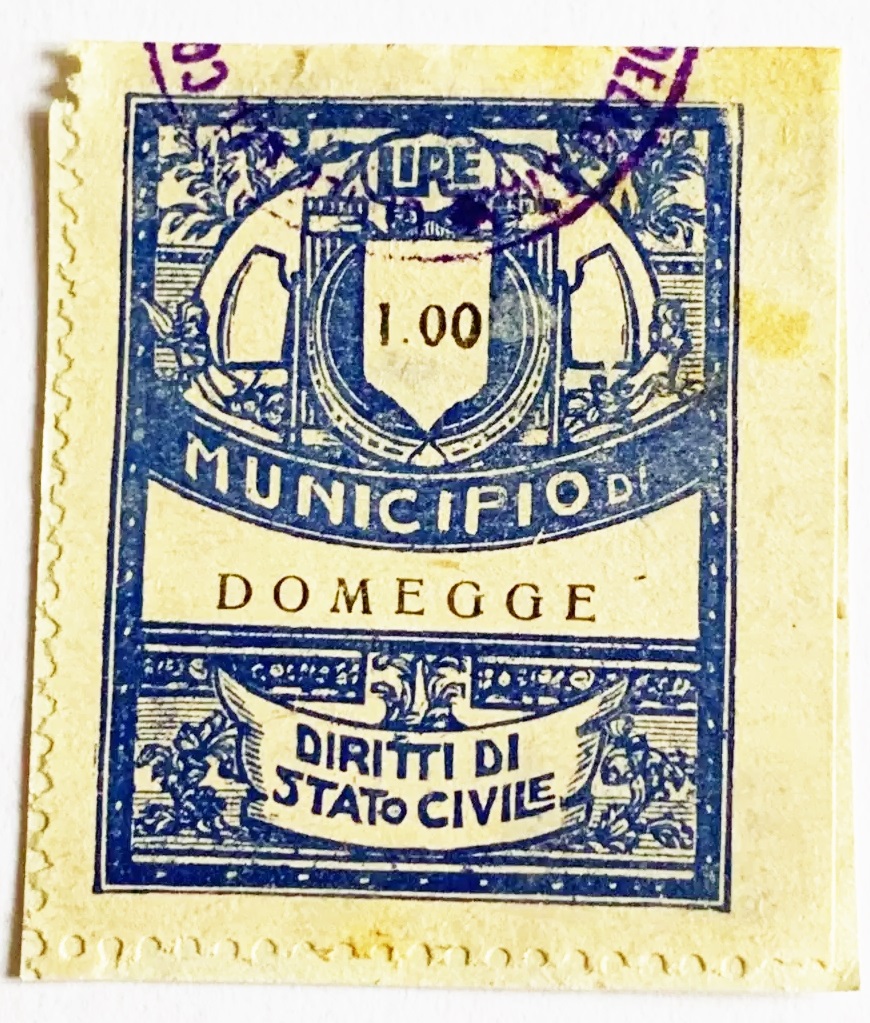 Marca da Bollo del Comune di DOMEGGE DI CADORE su Carta Bianca di dimensioni 23 X 30 mm