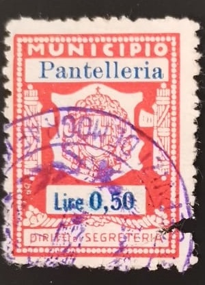 Marca da Bollo del Comune di PANTELLERIA su Carta Bianca di dimensioni 21 X 27 mm