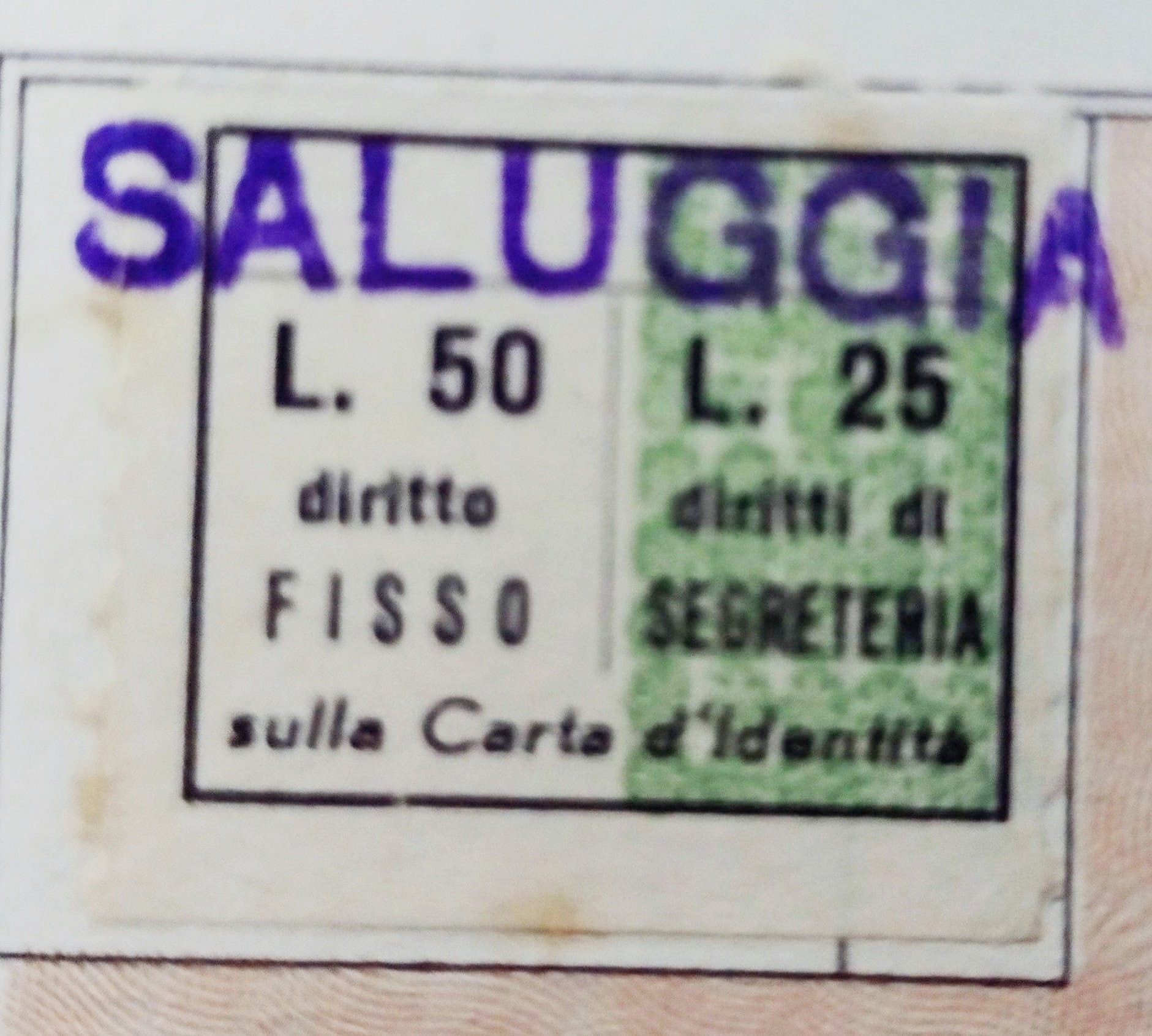 Marca da Bollo del Comune di SALUGGIA su Carta Bianca Sottile di dimensioni 24 x 18 mm